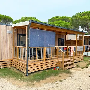 Estivo Premium Deluxe Mobile Homes On Malibu Lido di Jesolo